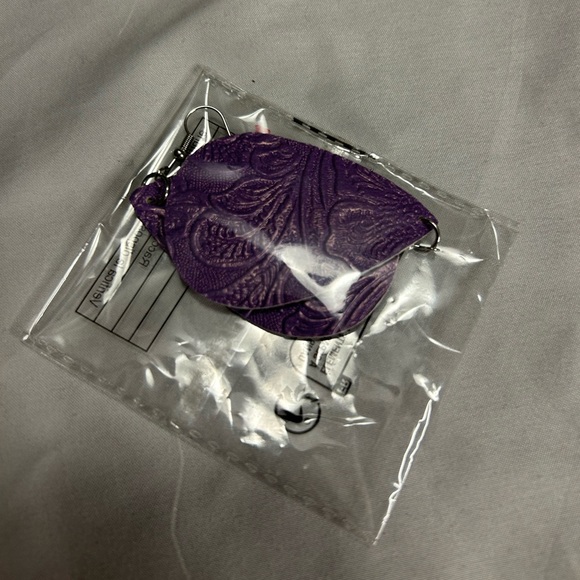 NWT Purple Teardrop Leather Earrings Lightweight - Picture 3 of 3